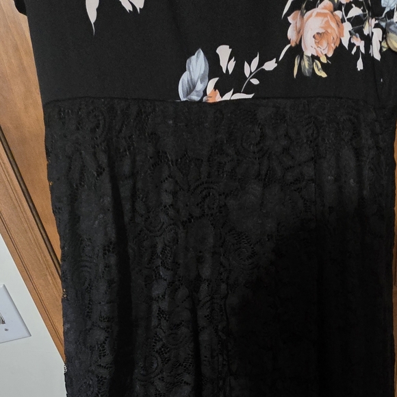 New Never Worn - Black Dress With A Peach & White Floral Design, Fits Like A 2XL - Picture 5 of 6